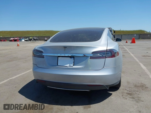 2013 Tesla Model S with VIN 5YJSA1CN5DFP11381, listed as a IAAI auction lot 42087803 with 146,818 mi miles and . Bid and sale history available at DreamBid. Image 15.