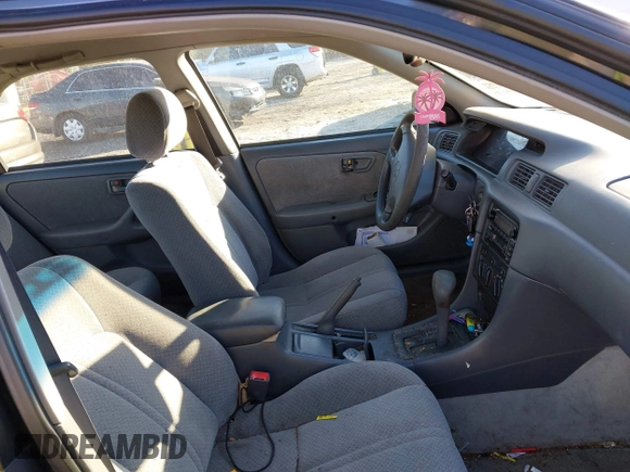 2001 Toyota Camry CE with VIN 4T1BG22K41U842473, listed as a IAAI auction lot 41858322 with 203,696 mi miles. Bid and sale history available at carsss.com. Image 5.