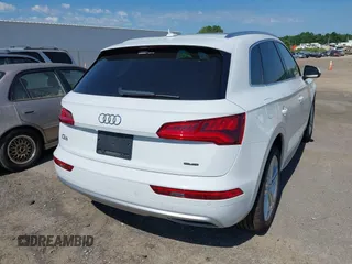 2019 Audi Q5 Premium Plus z VIN WA1BNAFY1K2139360, wystawiony jako IAAI lot #42465344 z przebiegiem 84 156 mil mil oraz . Historia ofert i sprzedaży dostępna na DreamBid. Obrazek 21.