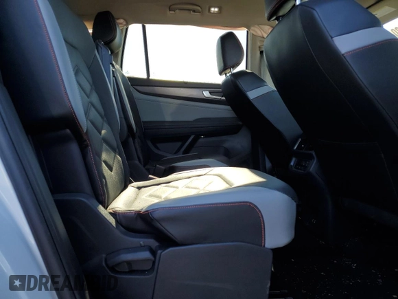 2024 Volkswagen Atlas Peak Edition SEL with VIN 1V2GR2CA5RC555587, listed as a Copart auction lot 79691804 with 5,318 mi miles and Salvage title. Bid and sale history available at DreamBid. Image 11.