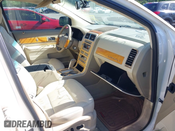 2007 Lincoln MKX with VIN 2LMDU68C37BJ02232, listed as a IAAI auction lot 42305055 with Not provided miles and . Bid and sale history available at DreamBid. Image 5.