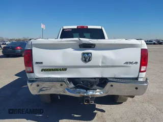 2015 Ram 2500 Tradesman с VIN 3C6UR5HL8FG670037, выставлен на аукционе IAAI как лот 41410963 с пробегом 309 304 миль миль и . История ставок и продаж доступна на DreamBid. Изображение 16.