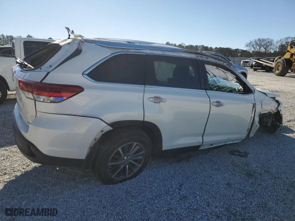 2019 Toyota Highlander SE with VIN 5TDKZRFH2KS565589, listed as a Copart auction lot 87389854 with NaN miles and Salvage Title. Bid and sale history available at carsss.com. Image 3.