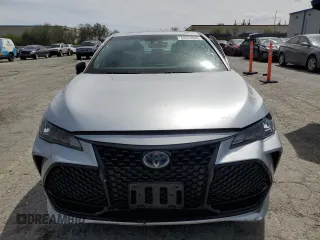2020 Toyota Avalon Hybrid XSE z VIN 4T1E21FB3LU014885, wystawiony jako Copart lot #53574935 z przebiegiem 65 173 mil mil oraz Szkoda całkowita • Salvage title. Historia ofert i sprzedaży dostępna na DreamBid. Obrazek 5.