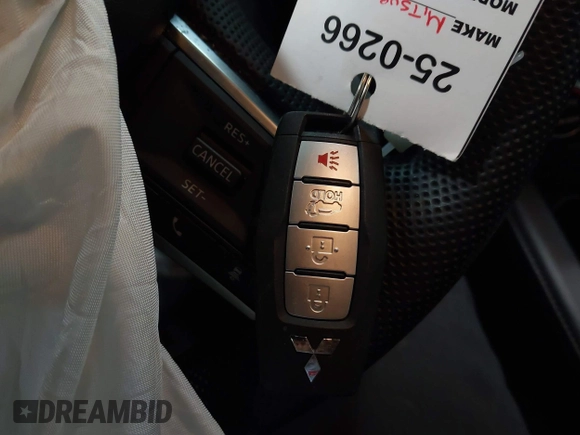 2023 Mitsubishi Outlander SE z VIN JA4J4UA86PZ048784, wystawiony jako IAAI lot #42133838 z przebiegiem 10 680 mil mil oraz . Historia ofert i sprzedaży dostępna na DreamBid. Obrazek 11.