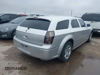 2008 Dodge Magnum SXT with VIN 2D4FV37V78H192963, listed as a IAAI auction lot 41420016 with 191,238 mi miles and . Bid and sale history available at carsss.com. Image 4.