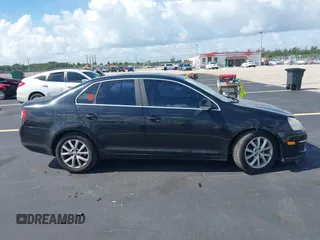 2010 Volkswagen Jetta Limited Edition z VIN 3VWRX7AJ4AM054934, wystawiony jako IAAI lot #42539609 z przebiegiem 245 048 mil mil oraz . Historia ofert i sprzedaży dostępna na DreamBid. Obrazek 13.