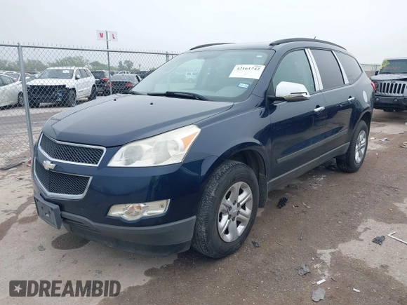 2012 Chevrolet Traverse LS z VIN 1GNKRFED1CJ327462, wystawiony jako IAAI lot #42161742 z przebiegiem 231 729 mil mil oraz . Historia ofert i sprzedaży dostępna na DreamBid. Obrazek 2.