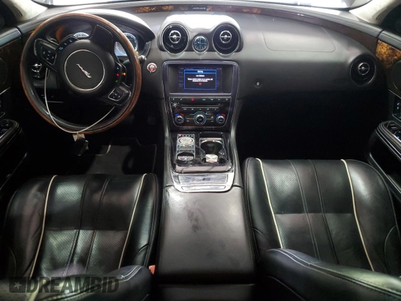 2014 Jaguar XJ with VIN SAJWA1CZ0E8V61168, listed as a Copart auction lot 54383215 with 137,724 mi miles and Salvage Title. Bid and sale history available at DreamBid. Image 8.