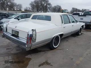 1991 Cadillac Brougham z VIN 1G6DW5470MR718950, wystawiony jako IAAI lot #41726864 z przebiegiem 207 324 mil mil oraz . Historia ofert i sprzedaży dostępna na DreamBid. Obrazek 4.
