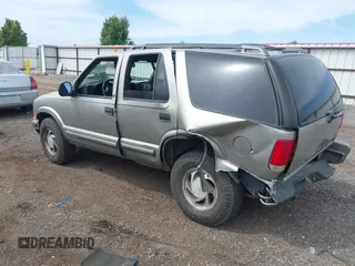 1998 Chevrolet Blazer LS с VIN 1GNDT13W2W2177149, выставлен на аукционе IAAI как лот 42422025 с пробегом 210 833 миль миль и . История ставок и продаж доступна на DreamBid. Изображение 3.
