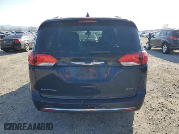 2018 Chrysler Pacifica Limited z VIN 2C4RC1GG7JR185310, wystawiony jako Copart lot #48352145 z przebiegiem 92 668 mil mil oraz Szkody całkowita. Historia ofert i sprzedaży dostępna na DreamBid. Obrazek 6.