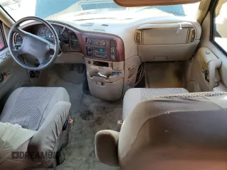 1998 GMC Safari z VIN 1GDDM19W5WB503552, wystawiony jako Copart lot #88247495 z przebiegiem 267 494 mil mil oraz Szkoda całkowita • Salvage title. Historia ofert i sprzedaży dostępna na DreamBid. Obrazek 8.