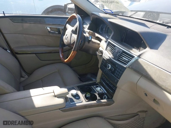 2010 Mercedes-Benz E-Class E 350 Luxury with VIN WDDHF8HB2AA144382, listed as a IAAI auction lot 40942440 with 198,887 mi miles. Bid and sale history available at carsss.com. Image 5.