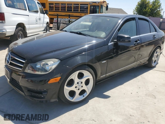 2012 Mercedes-Benz C 250 Sport z VIN WDDGF4HB8CR215271, wystawiony jako Copart lot #63818775 z przebiegiem 100 010 mil mil oraz Szkoda całkowita • Salvage title. Historia ofert i sprzedaży dostępna na DreamBid. Obrazek 2.