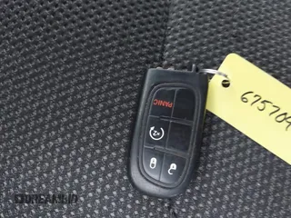 2013 Ram 1500 Sport z VIN 1C6RR7HT2DS675709, wystawiony jako IAAI lot #41272293 z przebiegiem 153 006 mil mil oraz . Historia ofert i sprzedaży dostępna na DreamBid. Obrazek 11.