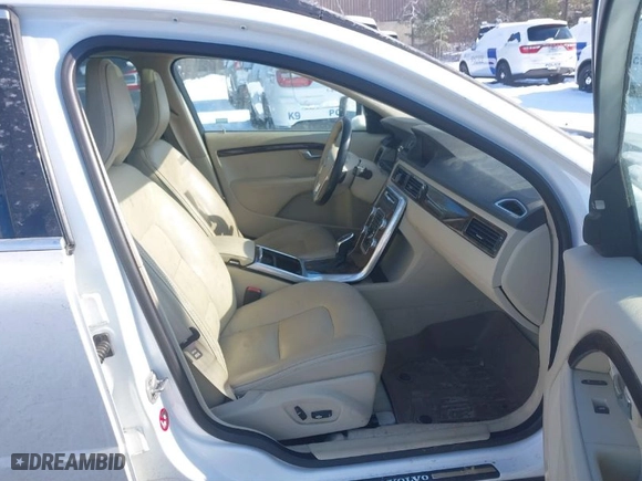 2015 Volvo XC70 T6 with VIN YV4902NK3F1206992, listed as a IAAI auction lot 41433258 with 137,794 mi miles. Bid and sale history available at carsss.com. Image 5.