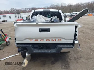 2022 Toyota Tacoma SR with VIN 3TYAX5GN3NT062077, listed as a IAAI auction lot 41886531 with 58,687 mi miles and . Bid and sale history available at DreamBid. Image 16.