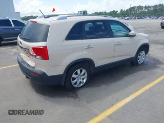 2011 Kia Sorento LX with VIN 5XYKT4A18BG076514, listed as a IAAI auction lot 41930933 with 186,783 mi miles. Bid and sale history available at carsss.com. Image 4.