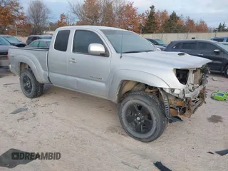 2006 Toyota Tacoma with VIN 5TEUU42N26Z238253, listed as a IAAI auction lot 41249690 with 226,094 mi miles. Bid and sale history available at carsss.com. Image 1.