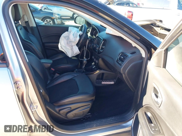 2018 Jeep Compass Latitude with VIN 3C4NJCBB6JT407702, listed as a IAAI auction lot 41204505 with 38,073 mi miles. Bid and sale history available at carsss.com. Image 5.