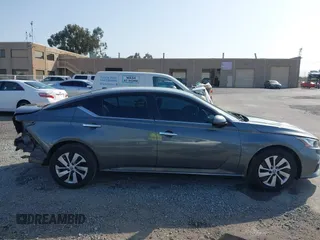 2020 Nissan Altima S z VIN 1N4BL4BV4LC123776, wystawiony jako IAAI lot #42421505 z przebiegiem 125 958 mil mil oraz . Historia ofert i sprzedaży dostępna na DreamBid. Obrazek 14.