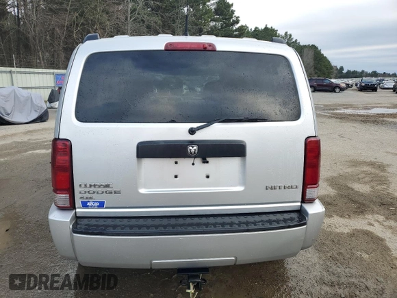 2011 Dodge Nitro Heat z VIN 1D4PT4GX8BW561596, wystawiony jako Copart lot #47418495 z przebiegiem 286 883 mil mil oraz Szkoda całkowita • Salvage title. Historia ofert i sprzedaży dostępna na DreamBid. Obrazek 6.