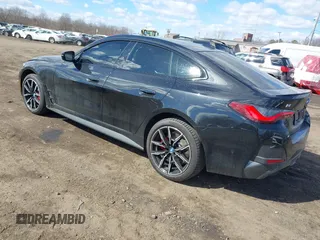 2024 BMW i4 xDrive40 z VIN WBY83FB04RFT19615, wystawiony jako IAAI lot #41679918 z przebiegiem 3 883 mil mil oraz . Historia ofert i sprzedaży dostępna na DreamBid. Obrazek 3.