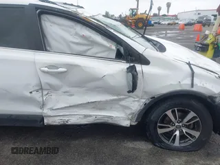 2018 Toyota RAV4 XLE with VIN 2T3WFREV0JW452030, listed as a IAAI auction lot 41915411 with 1 mi miles. Bid and sale history available at carsss.com. Image 6.