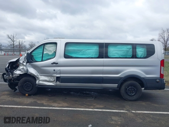 2018 Ford Transit Passenger XL z VIN 1FBZX2ZM2JKB02141, wystawiony jako IAAI lot #41914073 z przebiegiem 103 718 mil mil oraz . Historia ofert i sprzedaży dostępna na DreamBid. Obrazek 14.