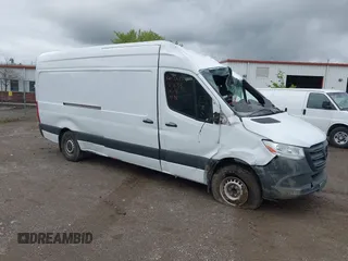 2019 Mercedes-Benz Sprinter Cargo z VIN WD4PF1CD6KP021694, wystawiony jako IAAI lot #42102357 z przebiegiem 114 314 mil mil oraz . Historia ofert i sprzedaży dostępna na DreamBid. Obrazek 1.