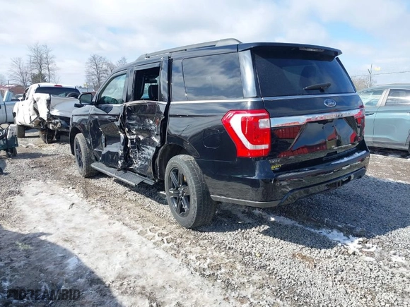 2020 Ford Expedition XLT with VIN 1FMJU1JT5LEA93690, listed as a IAAI auction lot 41592025 with 68,595 mi miles. Bid and sale history available at carsss.com. Image 3.