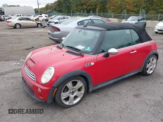 2007 MINI Convertible S с VIN WMWRH33527TL94583, выставлен на аукционе IAAI как лот 40403620 с пробегом 83 501 миль миль и . История ставок и продаж доступна на DreamBid. Изображение 2.