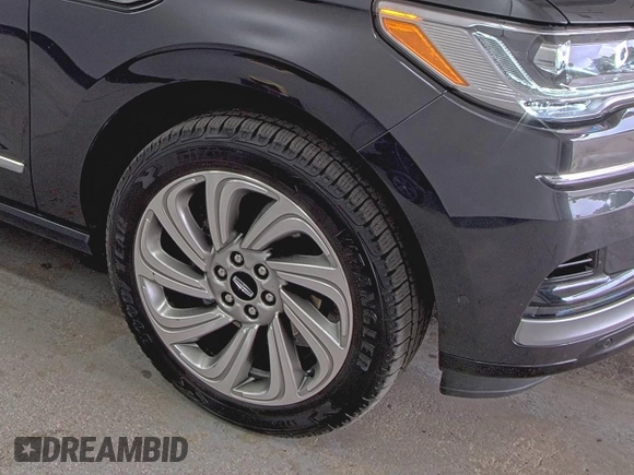 2022 Lincoln Navigator Reserve with VIN 5LMJJ2LT1NEL15170, listed as a IAAI auction lot 42832728 with 45,470 mi miles and . Bid and sale history available at DreamBid. Image 23.