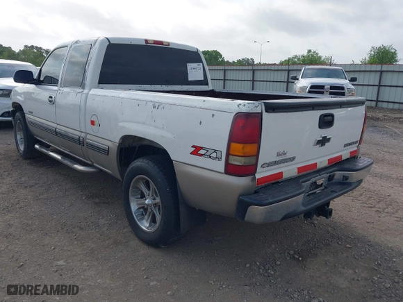 2002 Chevrolet Silverado 1500 LT with VIN 2GCEK19T821377914, listed as a IAAI auction lot 41955722 with 197,892 mi miles. Bid and sale history available at carsss.com. Image 3.