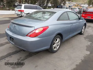 2005 Toyota Solara SE z VIN 4T1CE38PX5U977983, wystawiony jako IAAI lot #42009490 z przebiegiem 312 040 mil mil oraz . Historia ofert i sprzedaży dostępna na DreamBid. Obrazek 4.