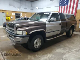1997 Dodge 1500 z VIN 1B7HF13Z2VJ590169, wystawiony jako Copart lot #53672355 z przebiegiem 268 876 mil mil oraz Czysty tytuł • Clean title. Historia ofert i sprzedaży dostępna na DreamBid. Obrazek 1.