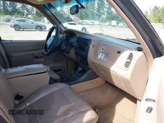 1998 Ford Explorer XLT z VIN 1FMZU35P3WZB28624, wystawiony jako IAAI lot #42142177 z przebiegiem 208 589 mil mil oraz . Historia ofert i sprzedaży dostępna na DreamBid. Obrazek 5.