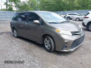 2018 Toyota Sienna LE Auto Access Seat с VIN 5TDKZ3DCXJS903114, выставлен на аукционе IAAI как лот 42460622 с пробегом 92 291 миль миль и . История ставок и продаж доступна на DreamBid. Изображение 1.