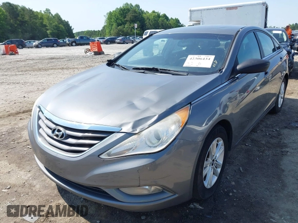 2013 Hyundai Sonata GLS z VIN 5NPEB4AC1DH700618, wystawiony jako IAAI lot #42306434 z przebiegiem 161 094 mil mil oraz . Historia ofert i sprzedaży dostępna na DreamBid. Obrazek 6.