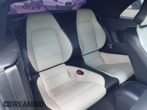 2018 Ford Mustang EcoBoost Premium z VIN 1FATP8UHXJ5115514, wystawiony jako IAAI lot #42438516 z przebiegiem 96 304 mil mil oraz . Historia ofert i sprzedaży dostępna na DreamBid. Obrazek 8.