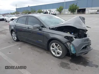 2018 Ford Fusion SE z VIN 3FA6P0LU8JR195096, wystawiony jako IAAI lot #41494088 z przebiegiem 114 007 mil mil oraz . Historia ofert i sprzedaży dostępna na DreamBid. Obrazek 1.