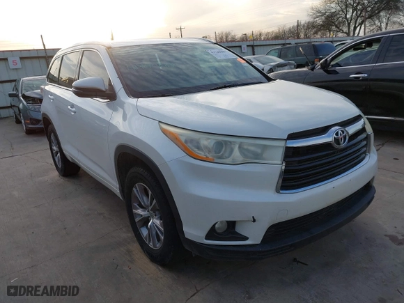 2014 Toyota Highlander XLE with VIN 5TDKKRFH3ES038170, listed as a IAAI auction lot 41740889 with 215,715 mi miles. Bid and sale history available at carsss.com. Image 1.