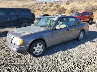 1995 Mercedes-Benz 400 with VIN WDBEA34E1SC269568, listed as a Copart auction lot 49800915 with 171,214 mi miles and Salvage Title. Bid and sale history available at carsss.com. Image 1.