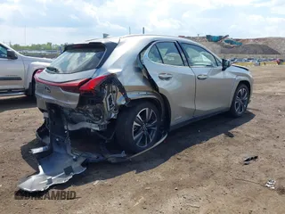 2022 Lexus UX 250h z VIN JTHP9JBHXN2054896, wystawiony jako IAAI lot #42152570 z przebiegiem 35 546 mil mil oraz . Historia ofert i sprzedaży dostępna na DreamBid. Obrazek 4.