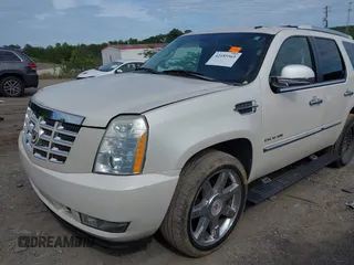 2010 Cadillac Escalade Premium z VIN 1GYUCCEF5AR268699, wystawiony jako IAAI lot #42275871 z przebiegiem 157 418 mil mil oraz . Historia ofert i sprzedaży dostępna na DreamBid. Obrazek 2.