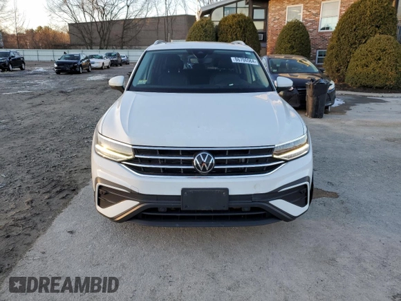 2022 Volkswagen Tiguan SE with VIN 3VV2B7AX2NM122341, listed as a Copart auction lot 86706564 with 27,709 mi miles and Salvage title. Bid and sale history available at DreamBid. Image 5.