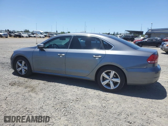 2013 Volkswagen Passat SE z VIN 1VWBP7A32DC036067, wystawiony jako Copart lot #57707025 z przebiegiem 168 751 mil mil oraz Szkoda całkowita • Salvage title. Historia ofert i sprzedaży dostępna na DreamBid. Obrazek 2.