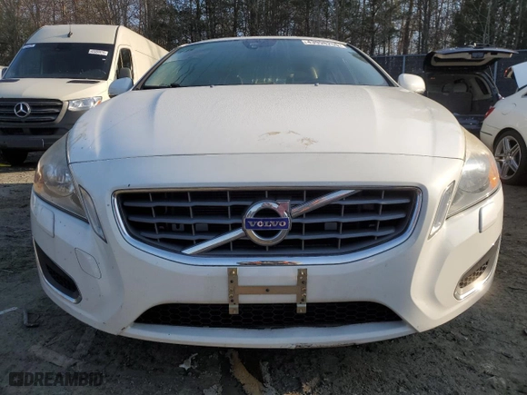 2013 Volvo S60 T5 Premier with VIN YV1612FS5D2211730, listed as a Copart auction lot 43998255 with 111,428 mi miles and Salvage Title. Bid and sale history available at carsss.com. Image 5.