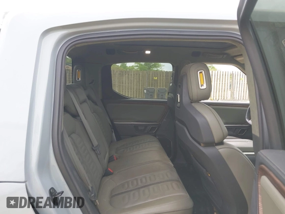 2023 Rivian R1T Adventure z VIN 7FCTGBAA6PN028520, wystawiony jako IAAI lot #42117498 z przebiegiem 24 583 mil mil oraz . Historia ofert i sprzedaży dostępna na DreamBid. Obrazek 8.